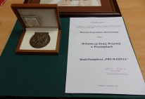 medal pamiątkowy "PRO MASOVIA" nadany OSP w Przesmykach przez Marszałka Województwa Mazowieckiego